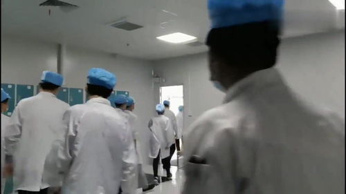 广东深圳 大型电子厂,上班时间员工全部来到广场,这是要干什么呢