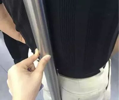 夏天在深圳挤地铁,到底有多臭!